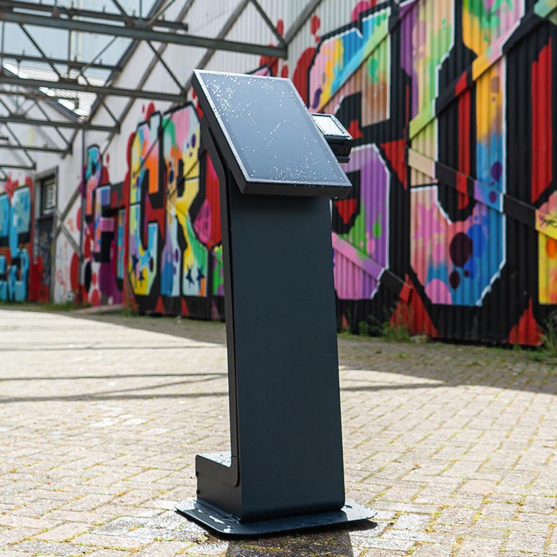 Kiosk Pro Outdoor with sun